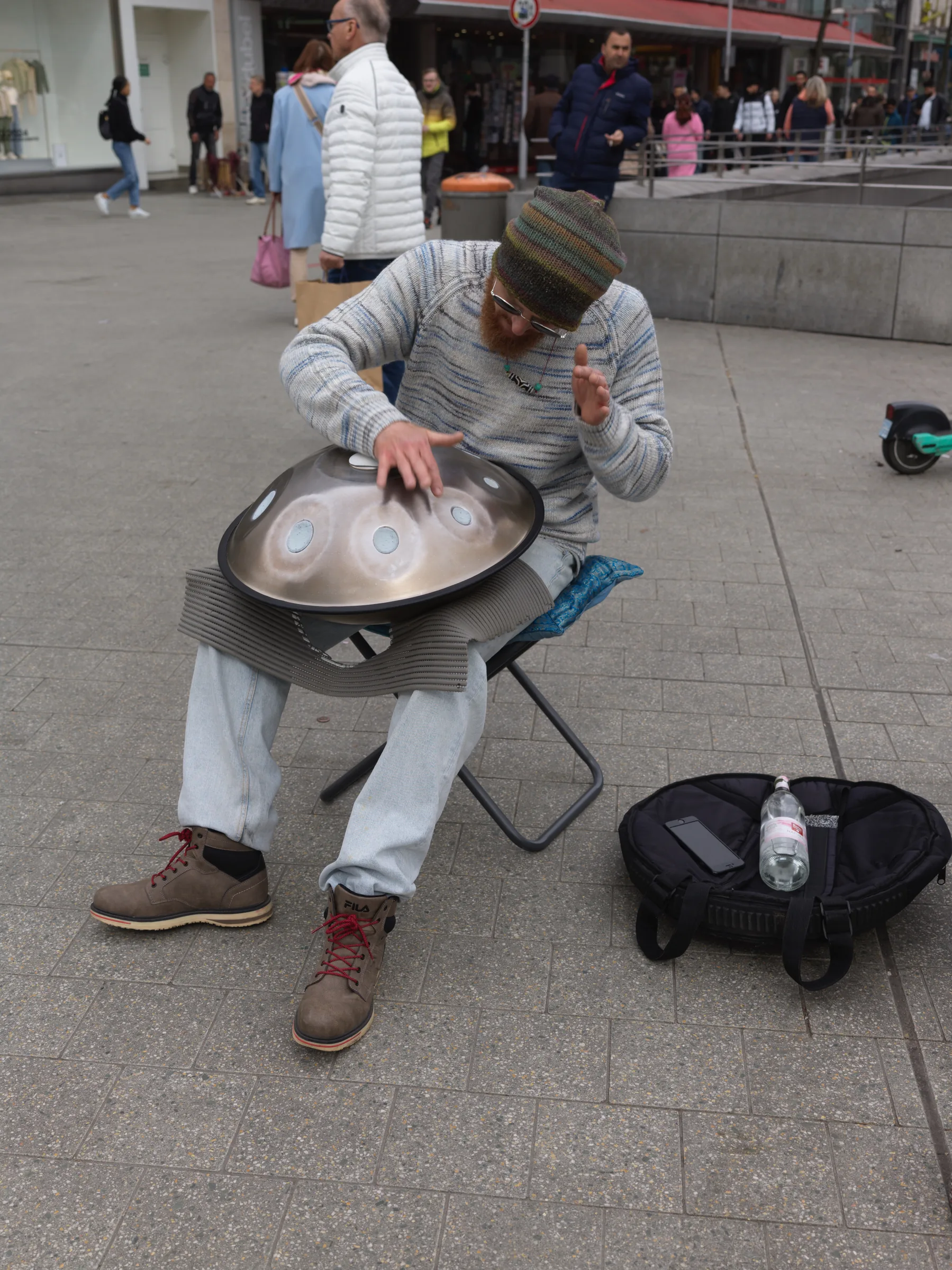 Handpan player in the street